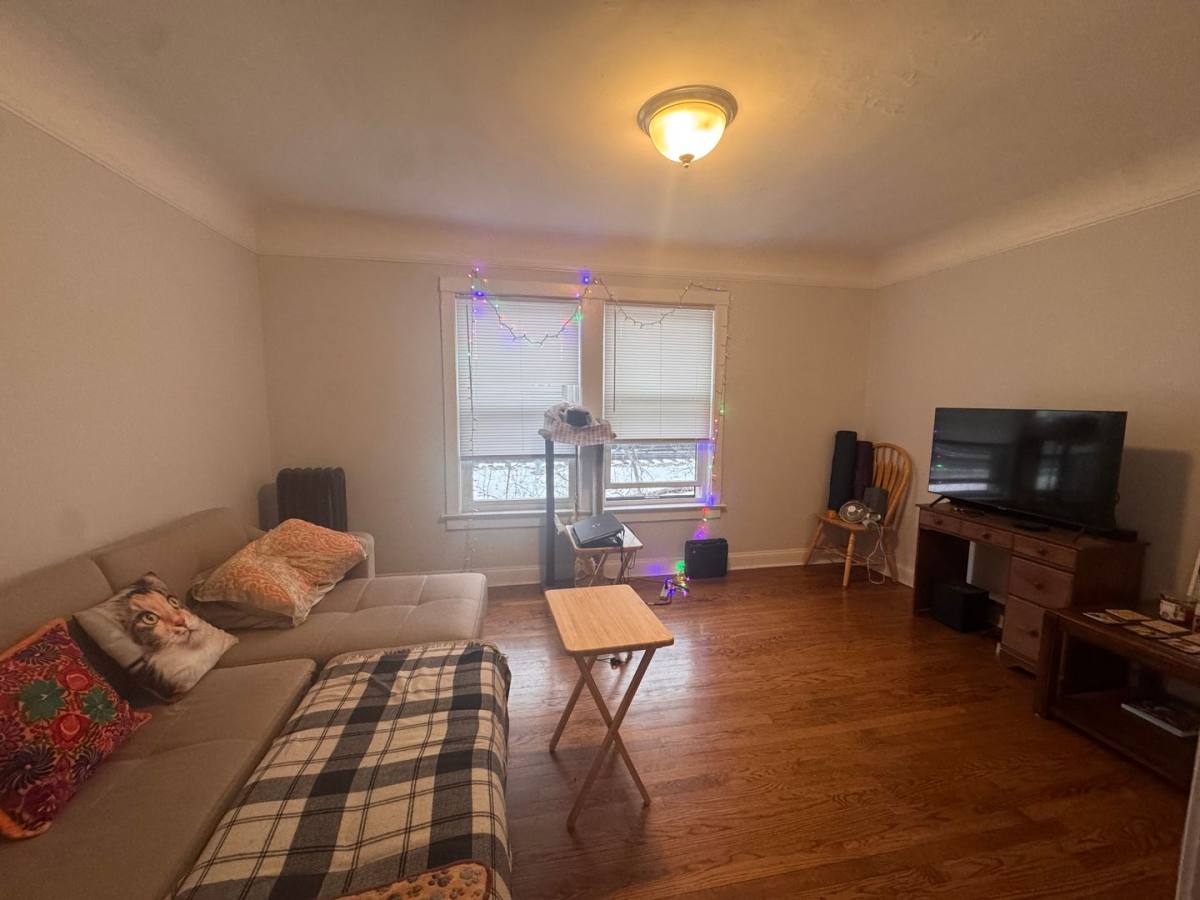 Apartment for rent at 7021 N Glenwood Ave, Chicago, IL 60626