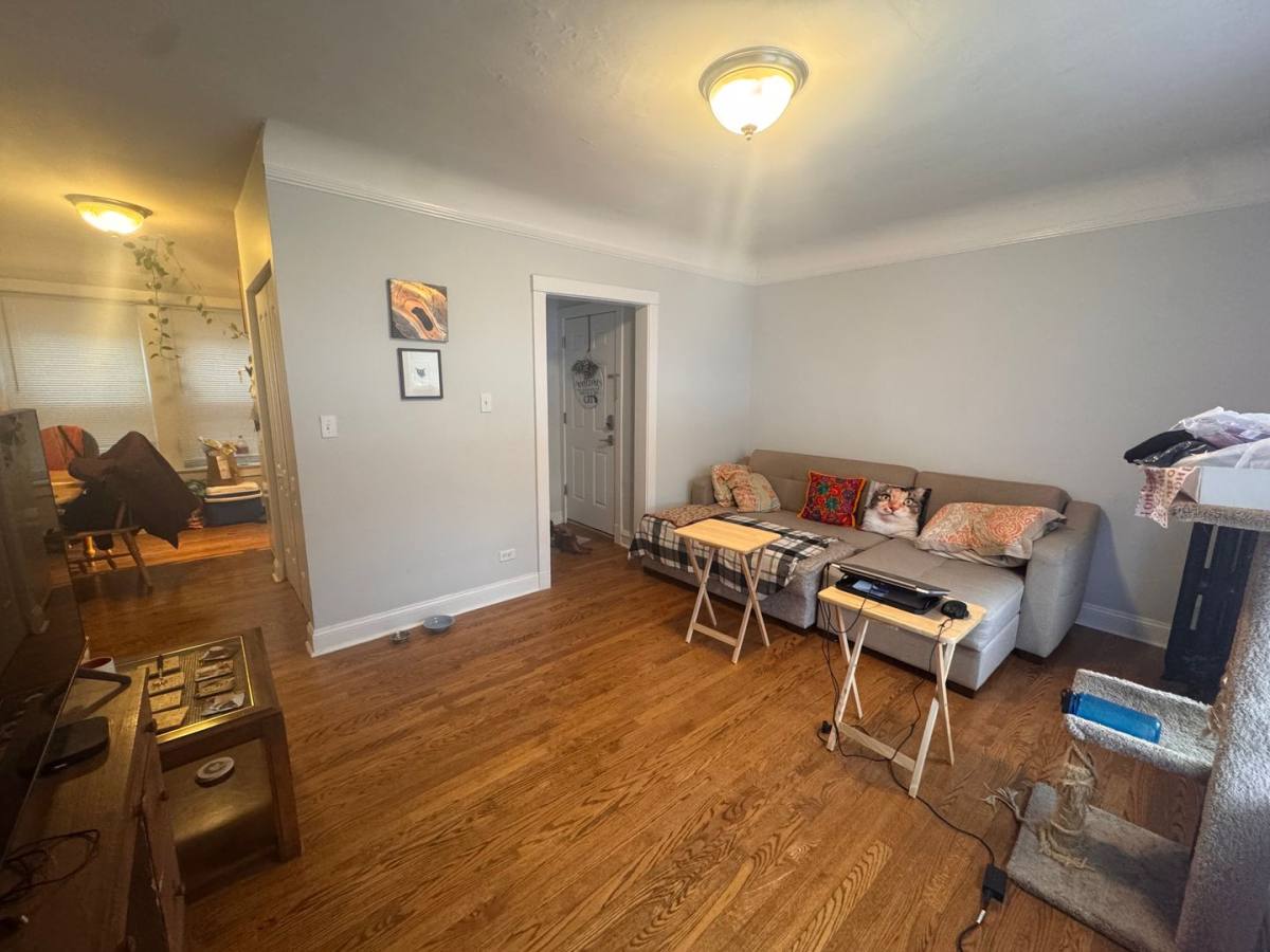 Apartment for rent at 7021 N Glenwood Ave, Chicago, IL 60626