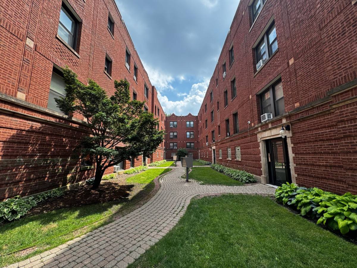 Apartment for rent at 7021 N Glenwood Ave, Chicago, IL 60626