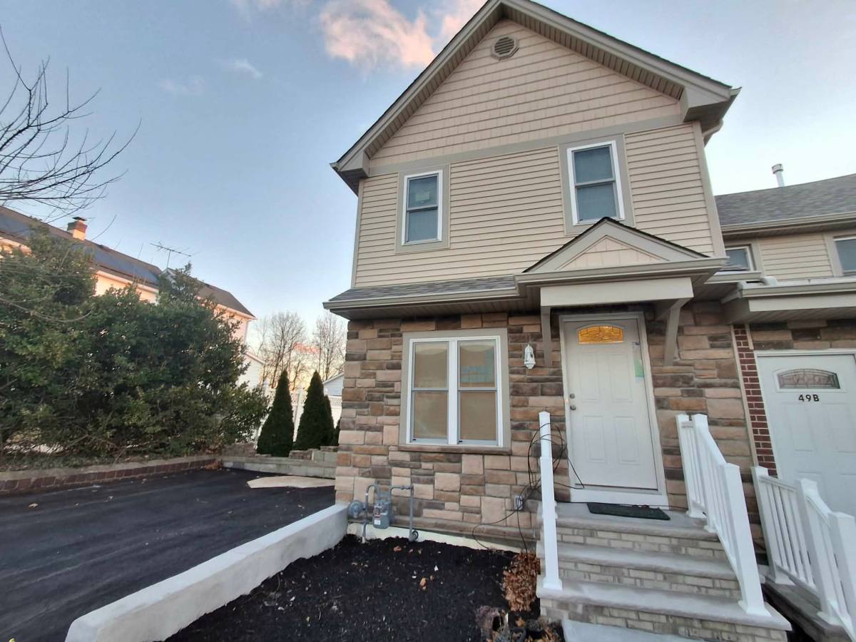 Townhouse for rent at 49 Hillside Ave, Sayreville, NJ 08872