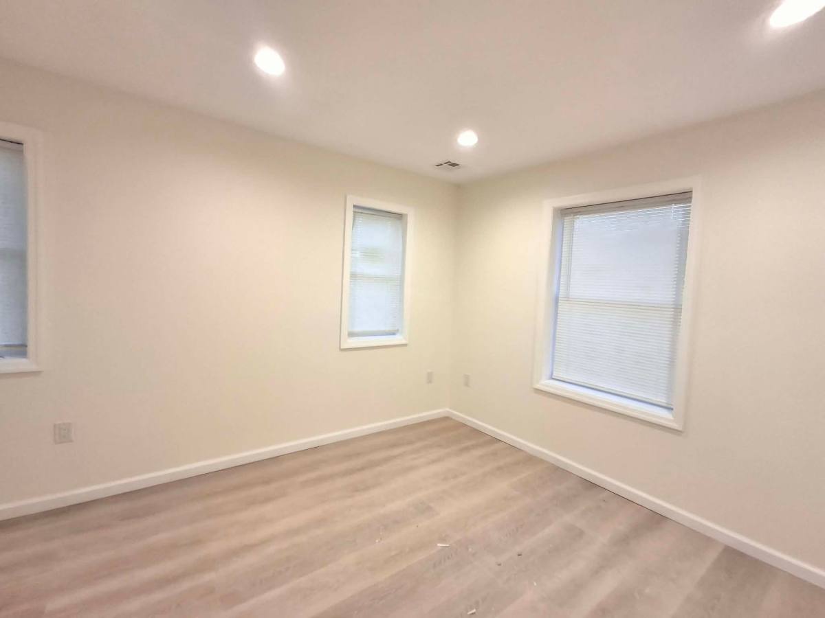 Townhouse for rent at 49 Hillside Ave, Sayreville, NJ 08872