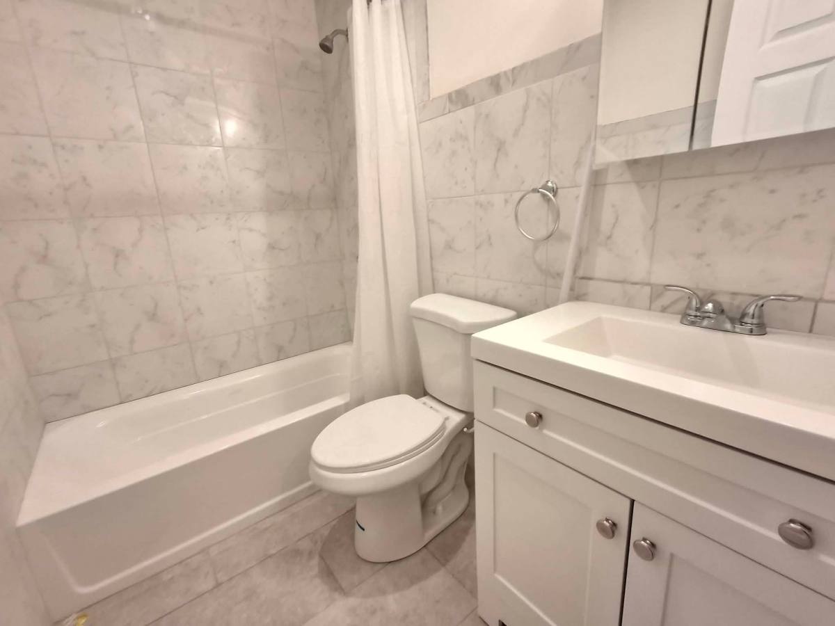 Townhouse for rent at 49 Hillside Ave, Sayreville, NJ 08872