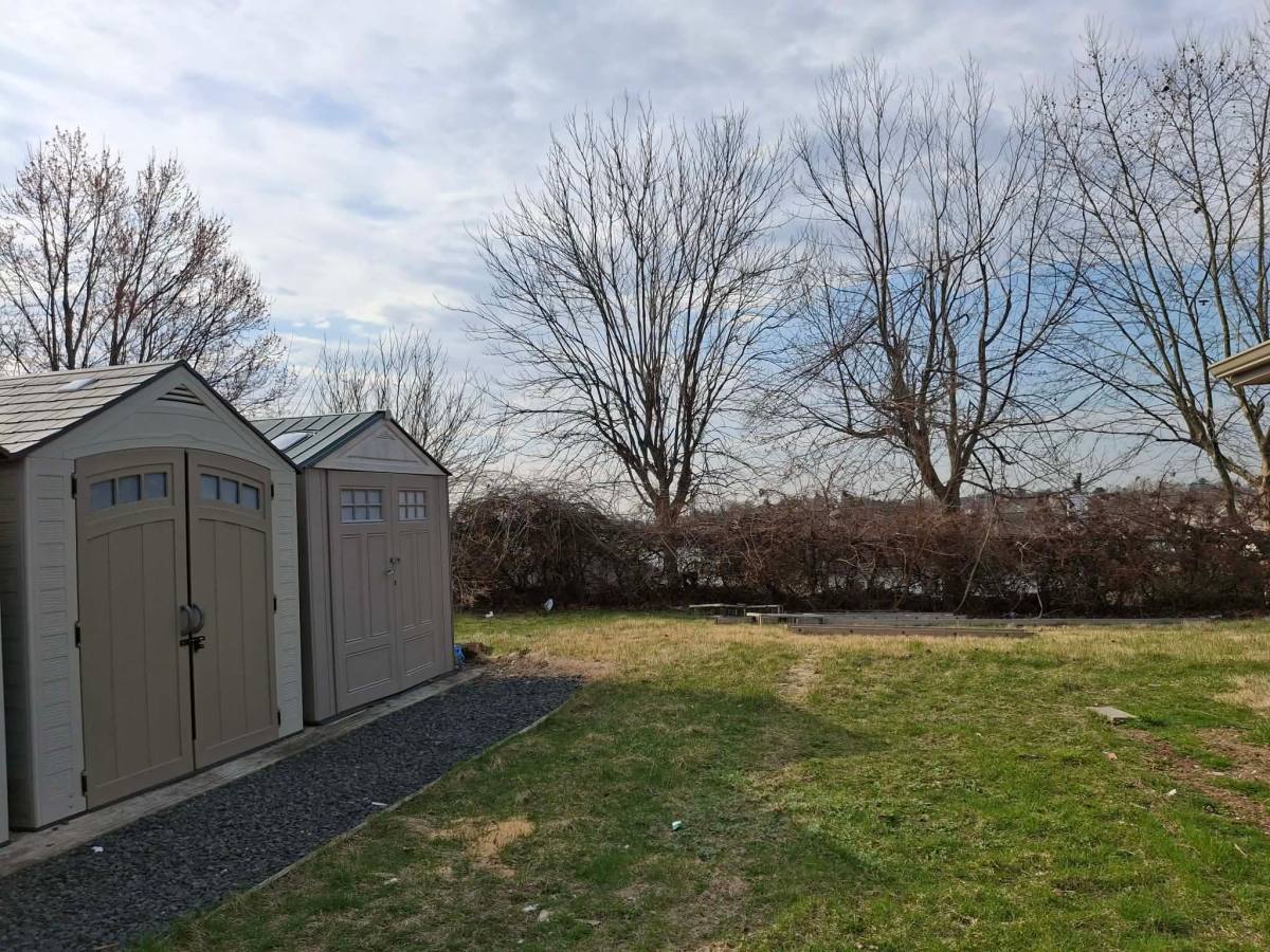 Townhouse for rent at 49 Hillside Ave, Sayreville, NJ 08872