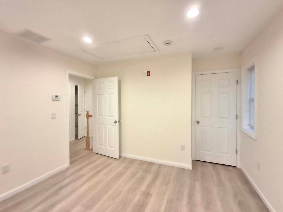 Townhouse for rent at 49 Hillside Ave, Sayreville, NJ 08872