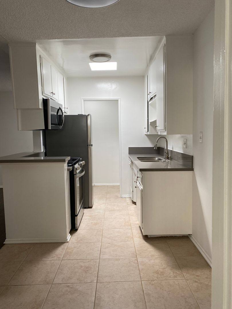 Apartment for rent at 3740 Cardiff, Los Angeles, CA 90034
