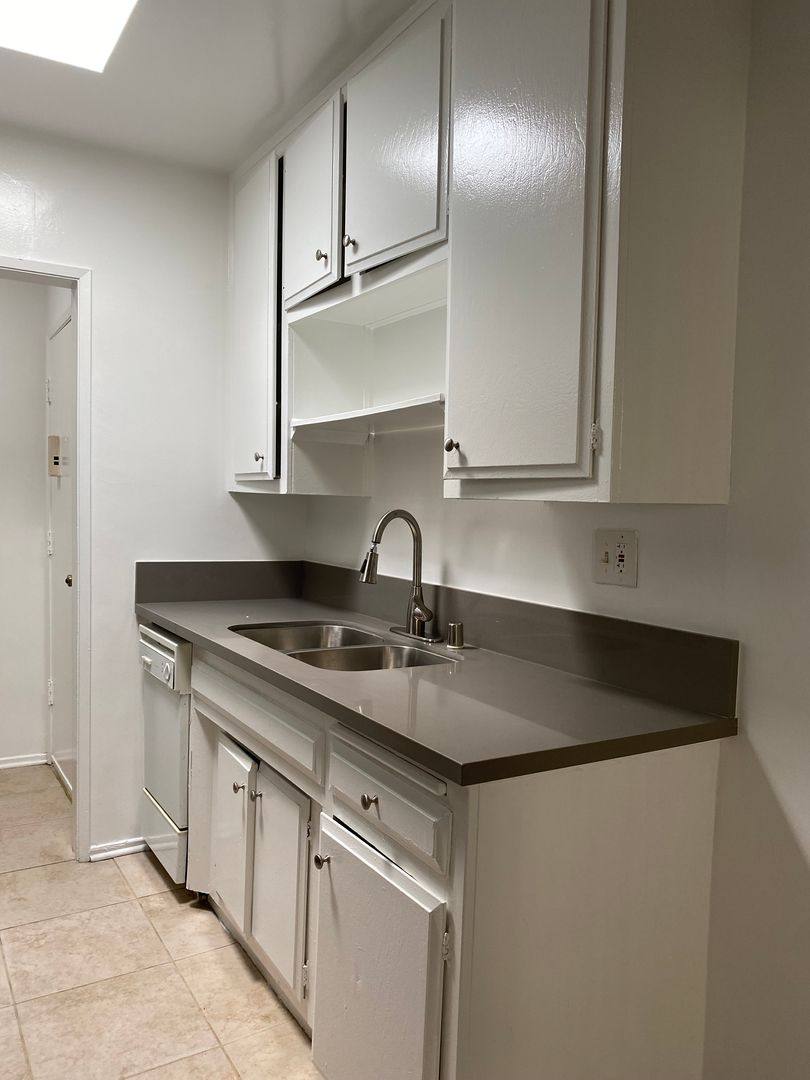 Apartment for rent at 3740 Cardiff, Los Angeles, CA 90034