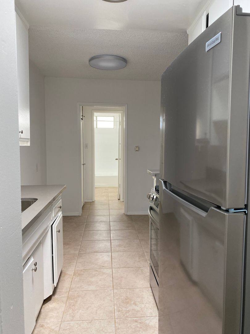Apartment for rent at 3740 Cardiff, Los Angeles, CA 90034