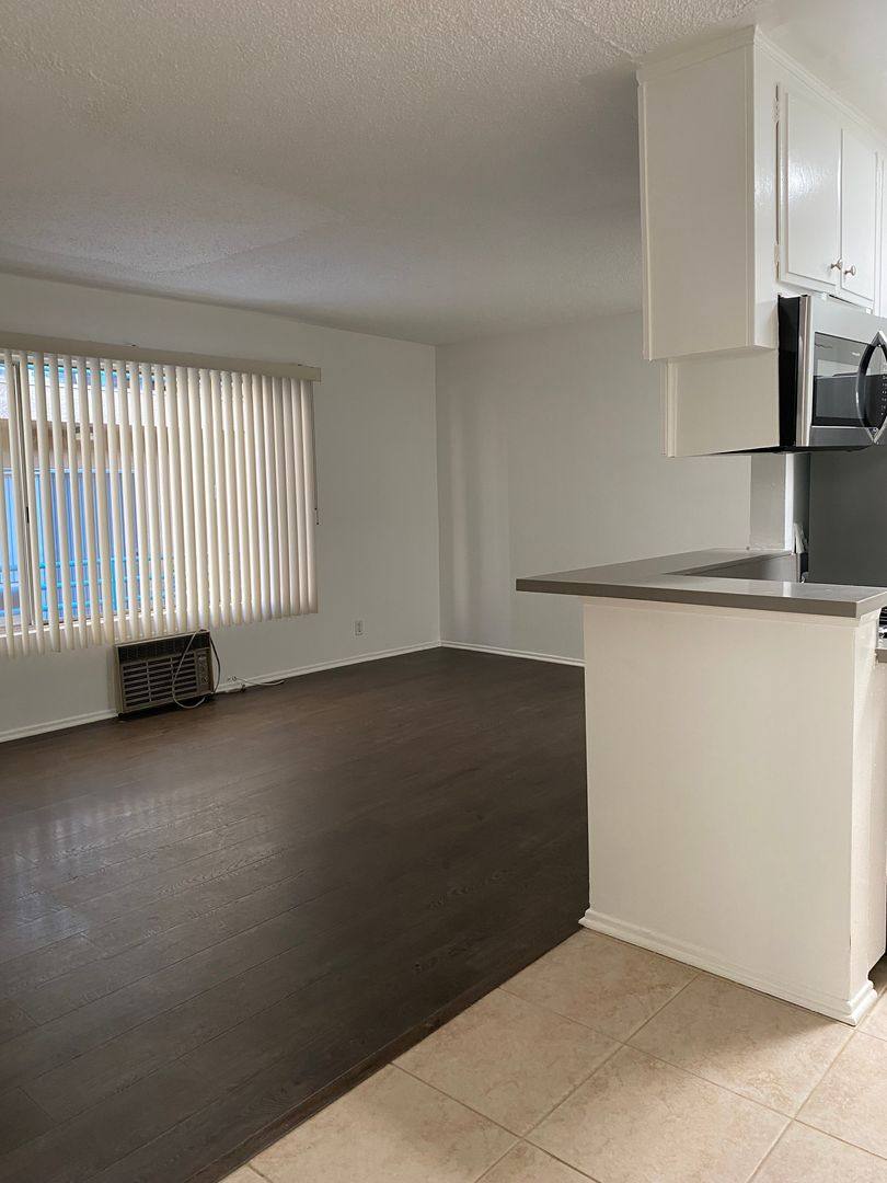 Apartment for rent at 3740 Cardiff, Los Angeles, CA 90034