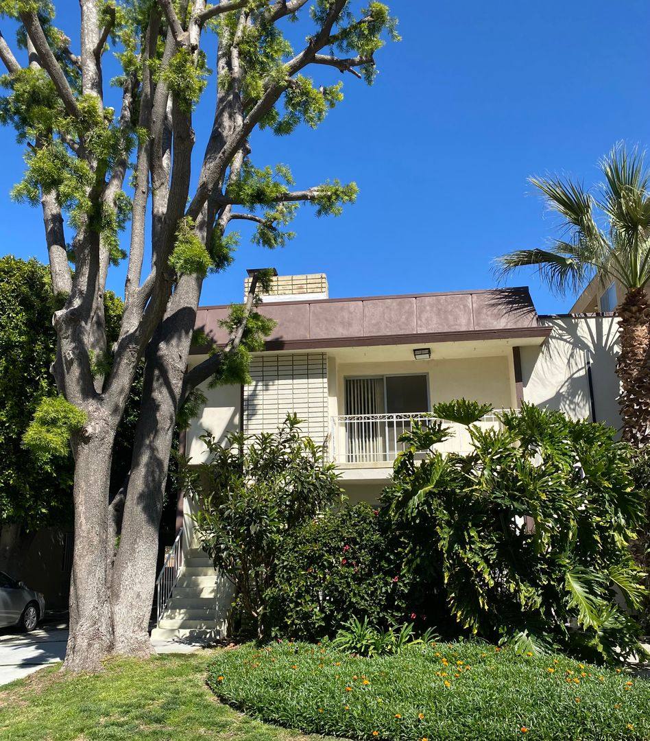 Apartment for rent at 3740 Cardiff, Los Angeles, CA 90034