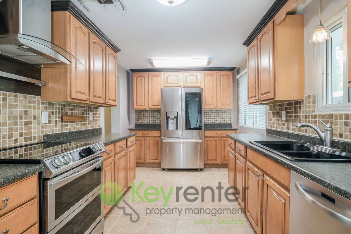 House for rent at 1327 S 232nd St #DES Moines, Seattle, WA 98198