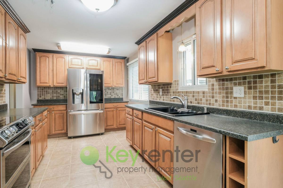 House for rent at 1327 S 232nd St #DES Moines, Seattle, WA 98198
