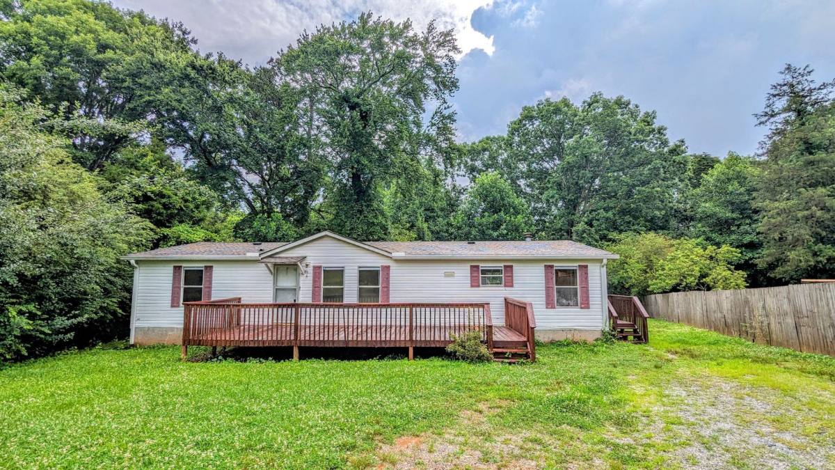 House for rent at 99 Center Grove Dr, Cleveland, GA 30528