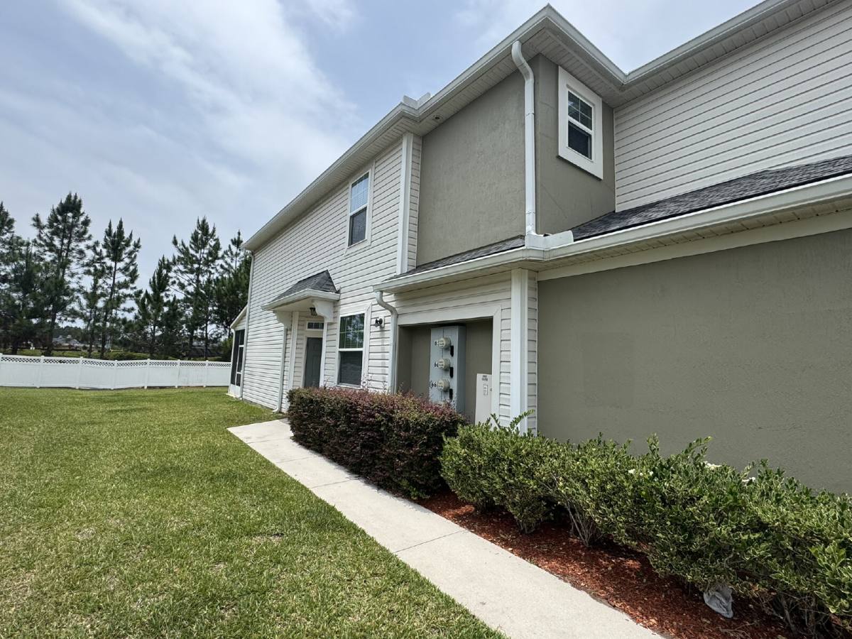 Townhouse for rent at 670 Grover Lane, Orange Park, FL 32065