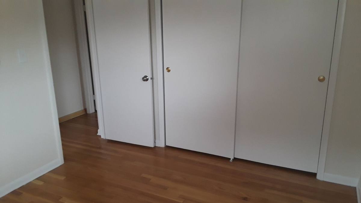 Apartment for rent at 9456 Maple Dr, Des Plaines, IL 60018