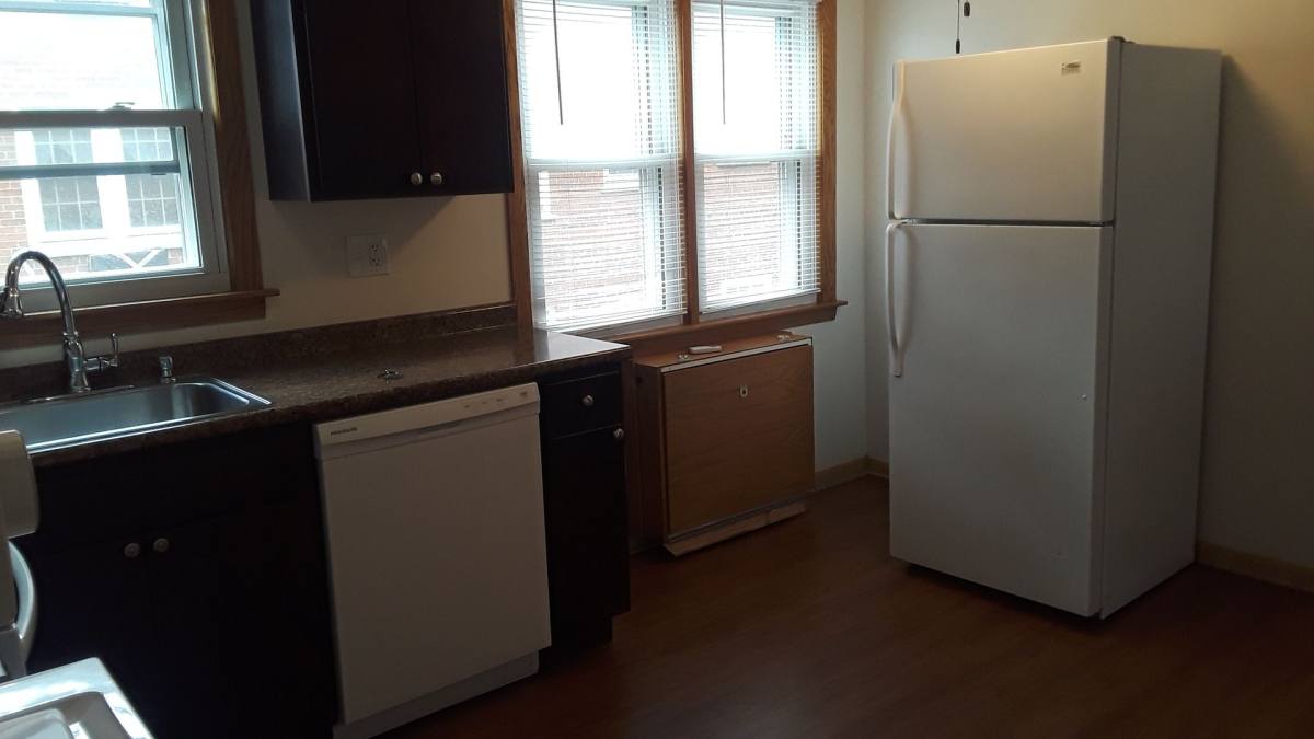 Apartment for rent at 9456 Maple Dr, Des Plaines, IL 60018