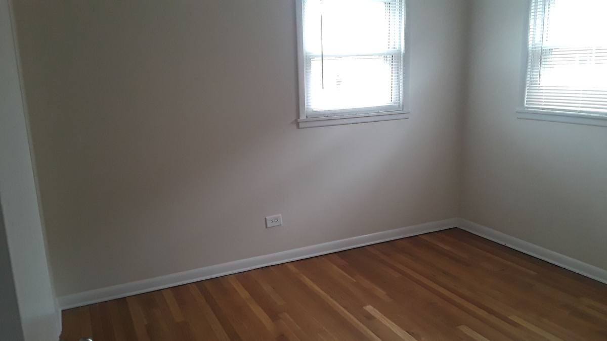 Apartment for rent at 9456 Maple Dr, Des Plaines, IL 60018