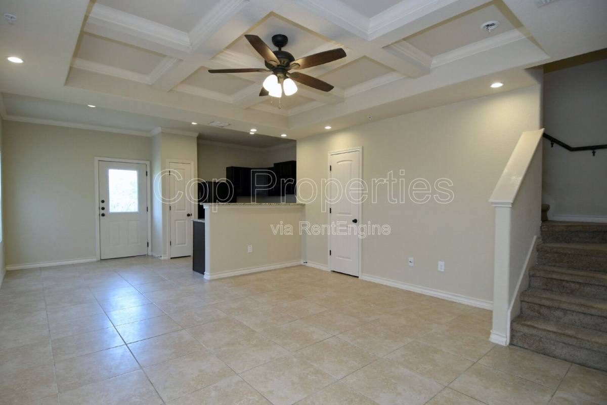 Townhouse for rent at 6610 Arancione Ave, San Antonio, TX 78233