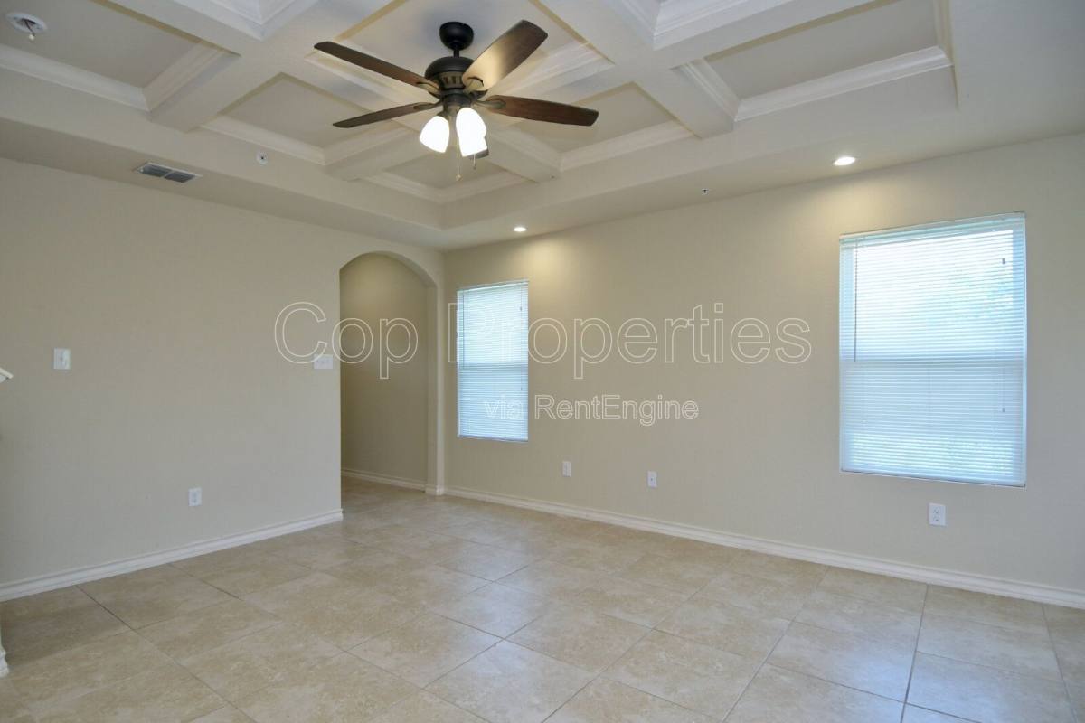 Townhouse for rent at 6610 Arancione Ave, San Antonio, TX 78233