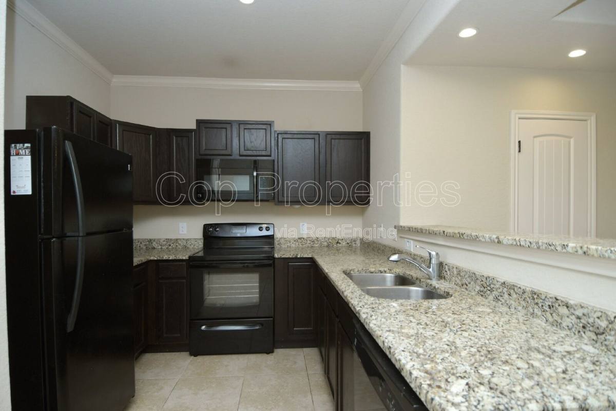 Townhouse for rent at 6610 Arancione Ave, San Antonio, TX 78233