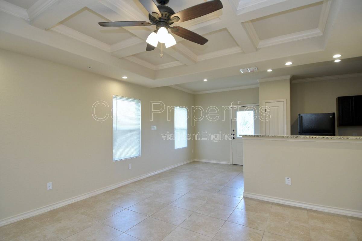 Townhouse for rent at 6610 Arancione Ave, San Antonio, TX 78233