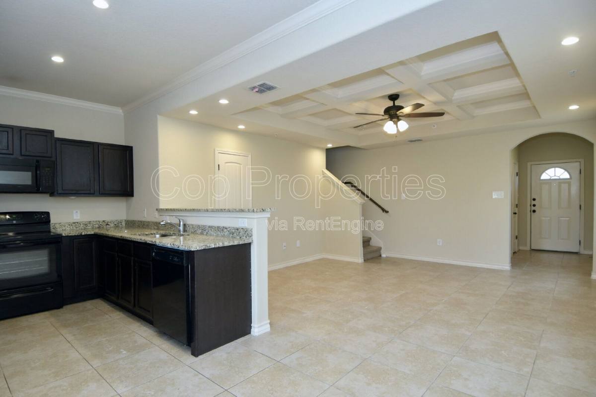 Townhouse for rent at 6610 Arancione Ave, San Antonio, TX 78233