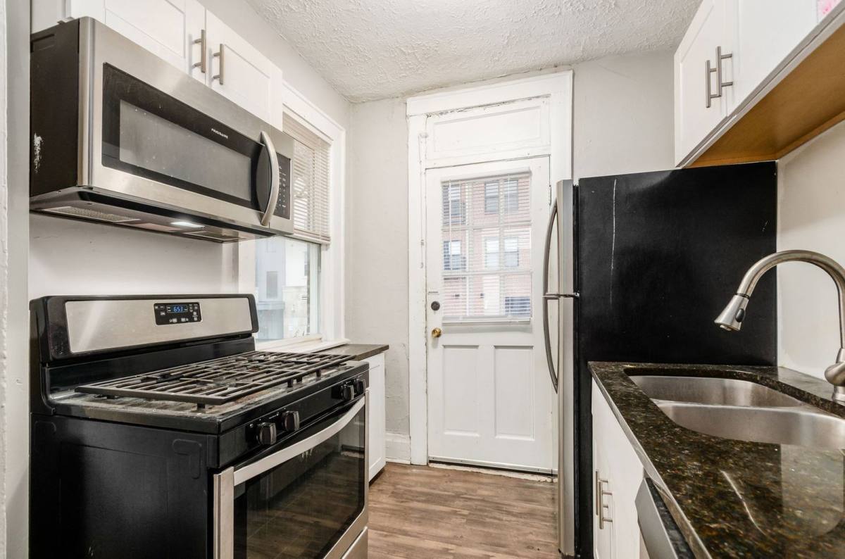 Apartment for rent at 24 E 2nd Ave #2, Columbus, OH 43201