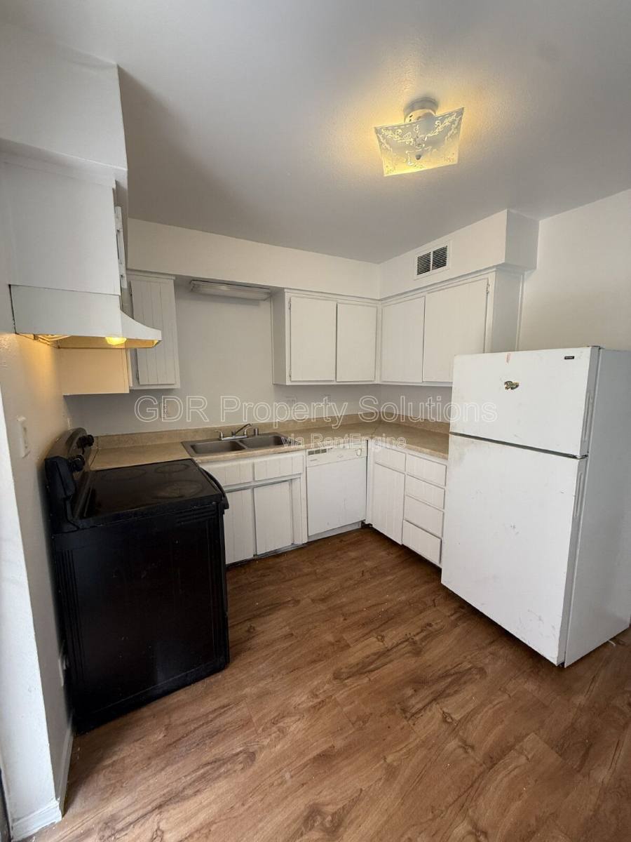 Townhouse for rent at 1928 Buena Vista Dr SE, Albuquerque, NM 87106