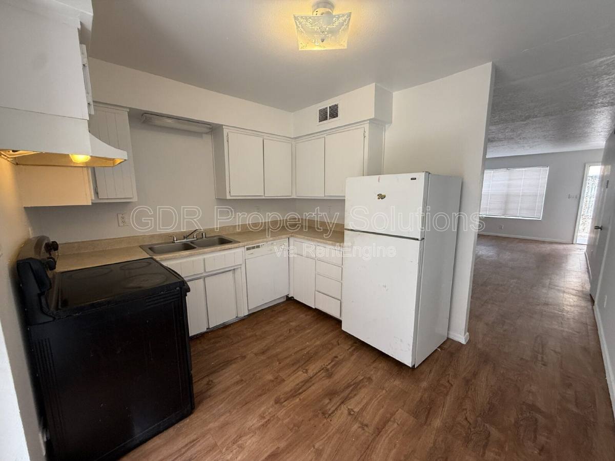 Townhouse for rent at 1928 Buena Vista Dr SE, Albuquerque, NM 87106