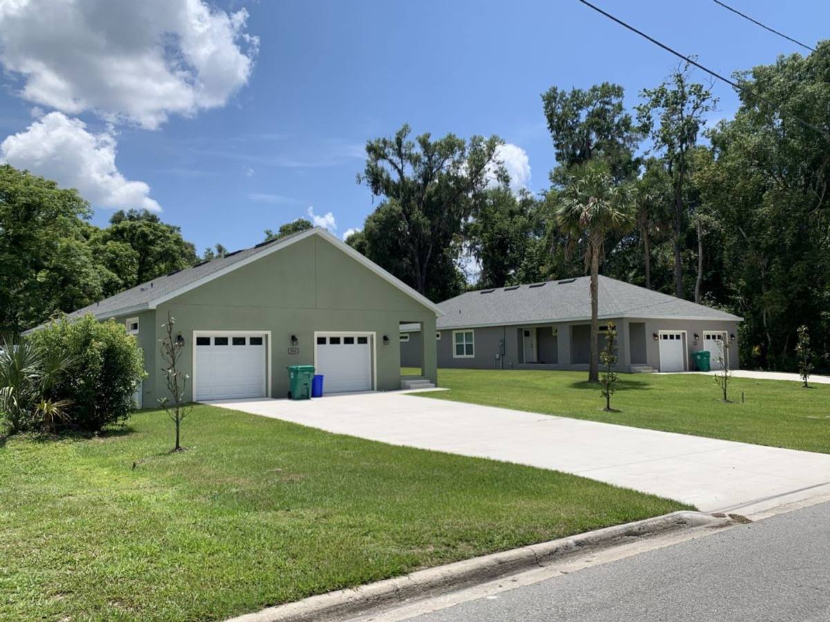 Townhouse for rent at 342 E Wisconsin Ave, Deland, FL 32724