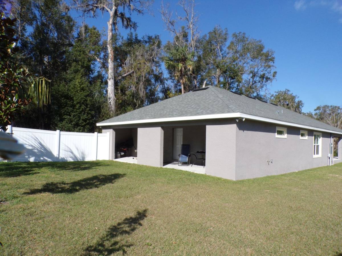 Townhouse for rent at 342 E Wisconsin Ave, Deland, FL 32724