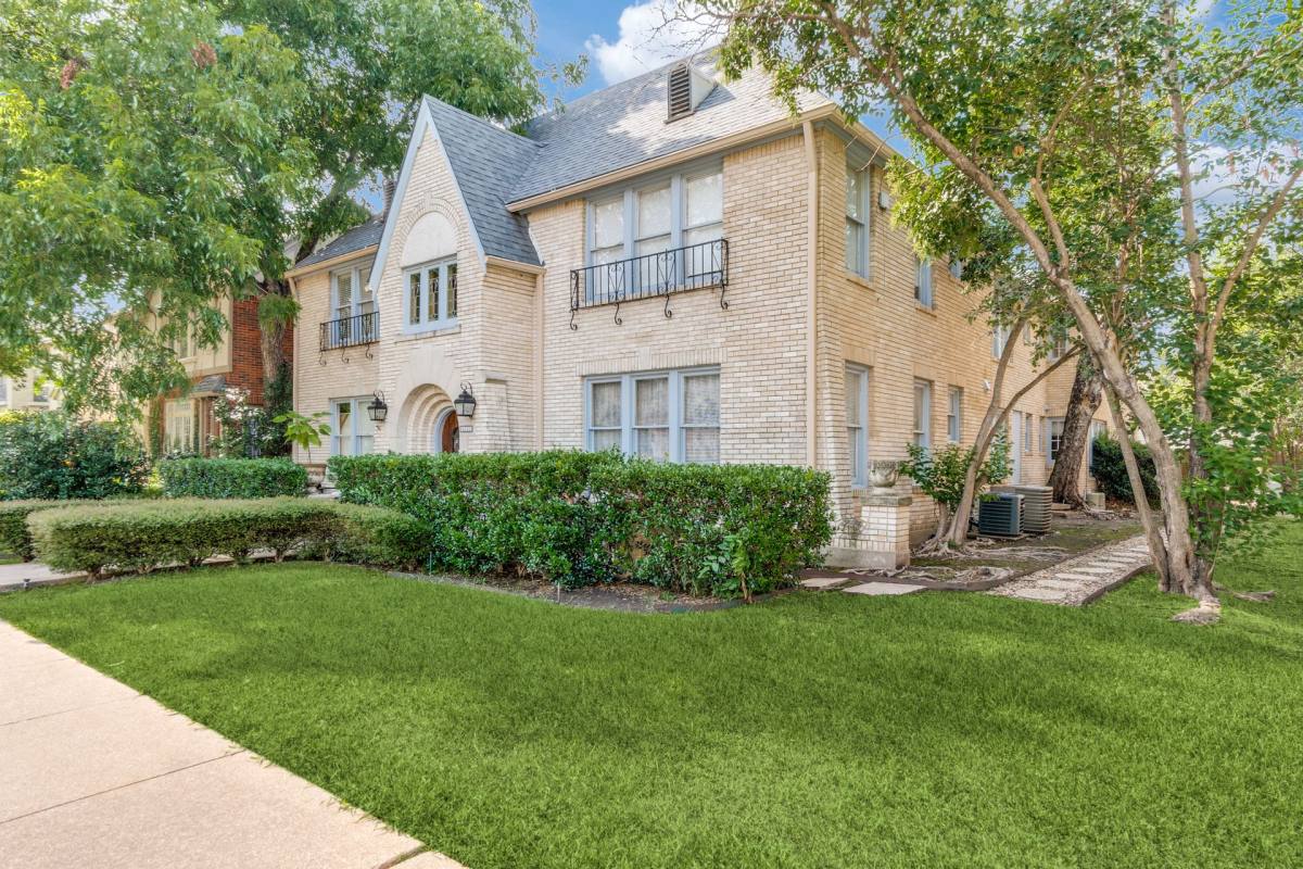 Apartment for rent at 4000 Hawthorne Ave, Dallas, TX 75219