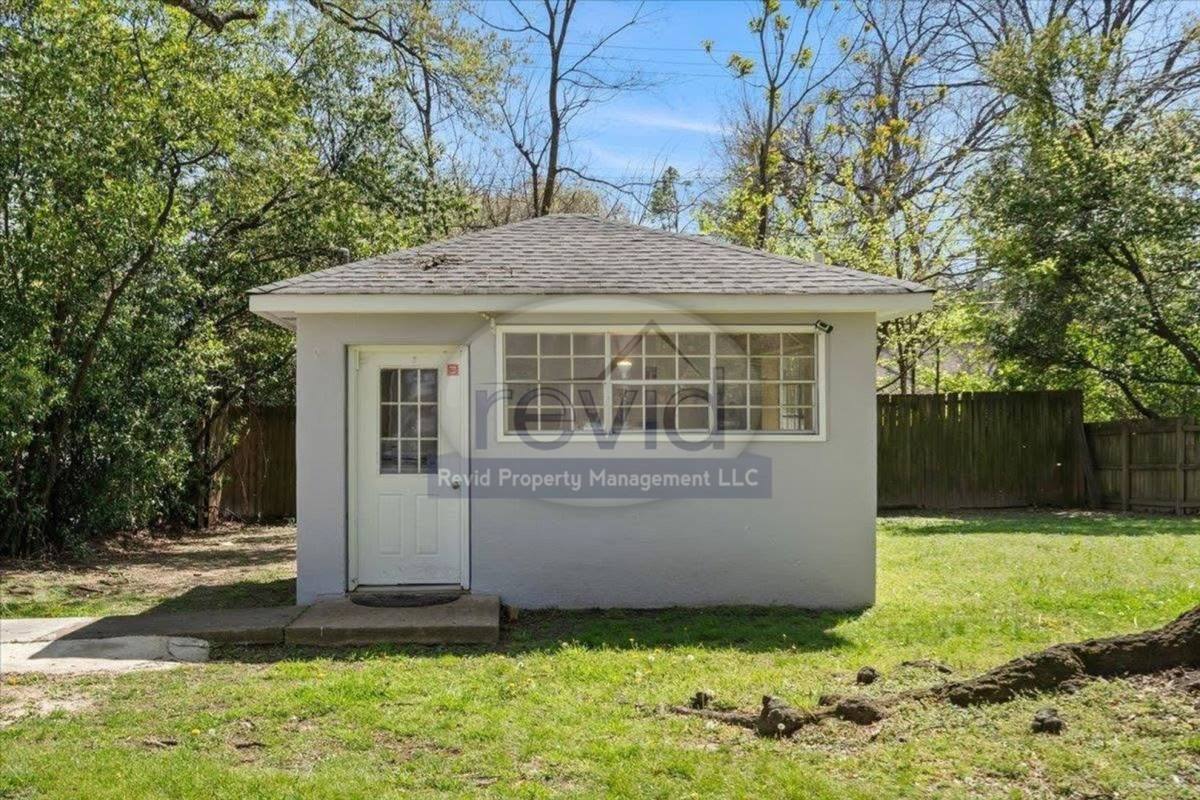Townhouse for rent at 585 E Parkway S, Memphis, TN 38104