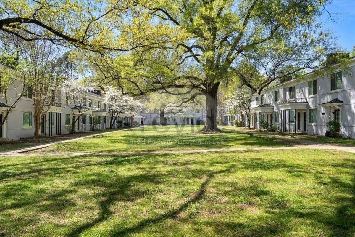Townhouse for rent at 585 E Parkway S, Memphis, TN 38104