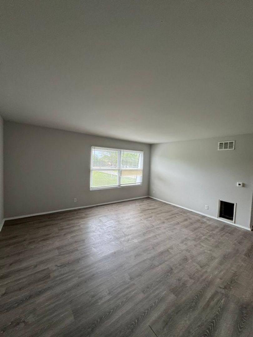 Apartment for rent at 1601 Reckinger Rd, Aurora, IL 60505