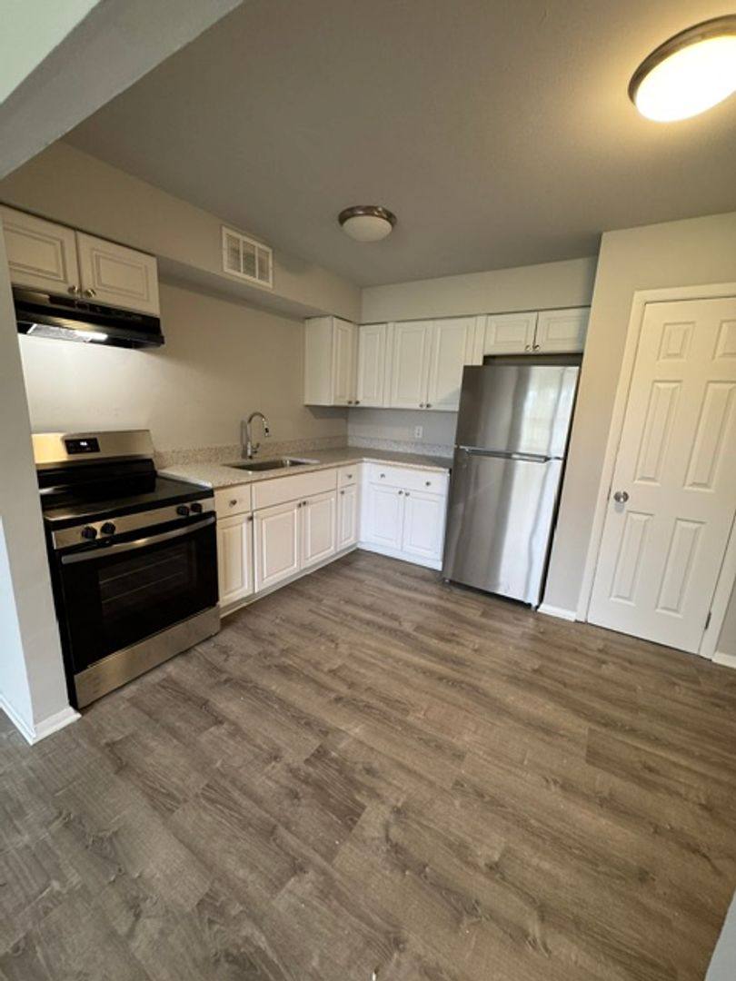 Apartment for rent at 1601 Reckinger Rd, Aurora, IL 60505