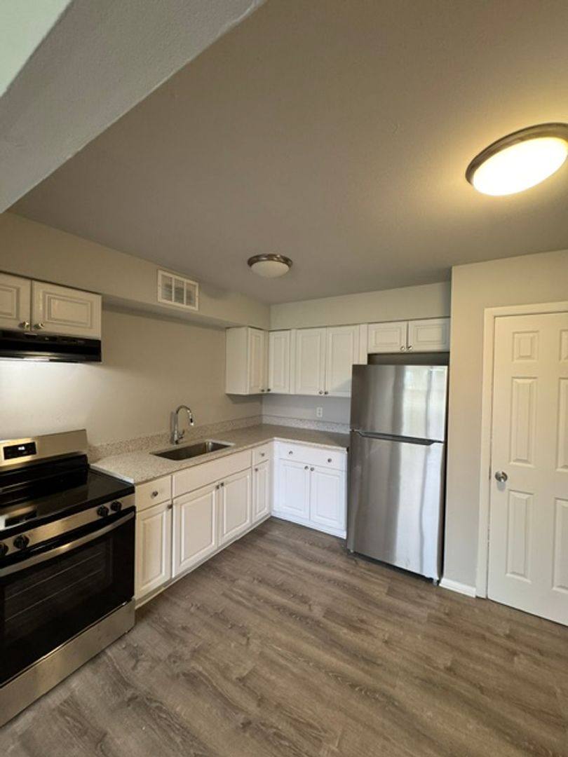 Apartment for rent at 1601 Reckinger Rd, Aurora, IL 60505
