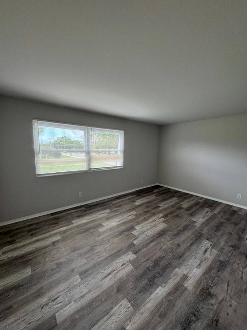 Apartment for rent at 1601 Reckinger Rd, Aurora, IL 60505