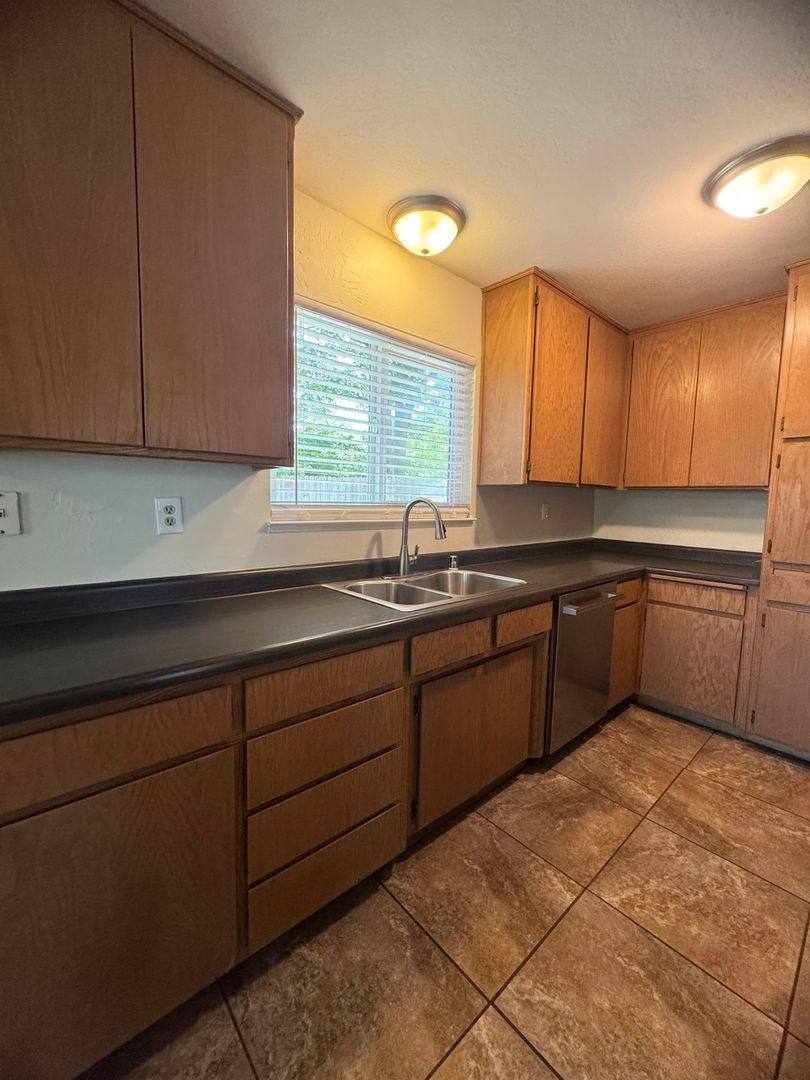 House for rent at 860 Inyo St, Chico, CA 95928