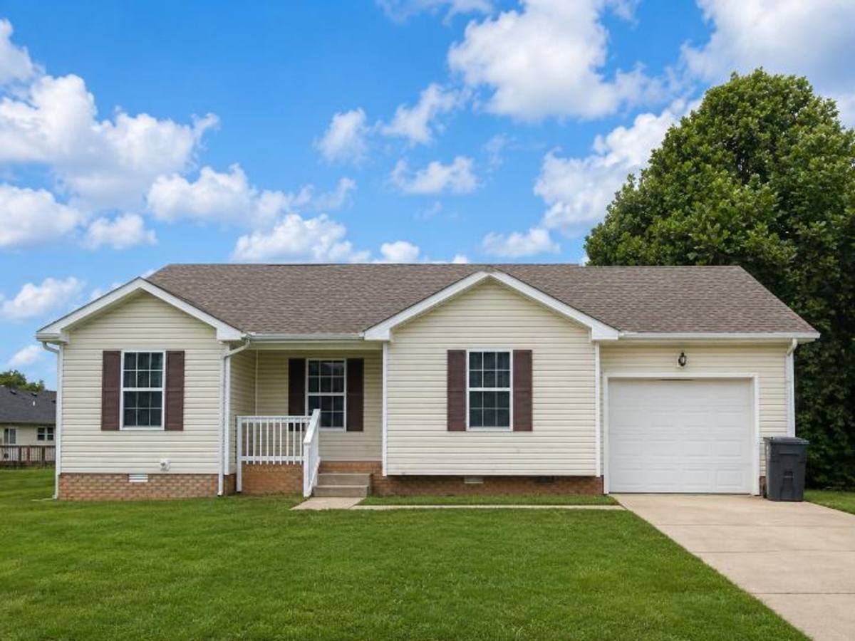 House for rent at 208 Ruf Dr, Oak Grove, KY 42262