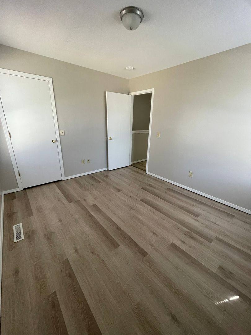 Townhouse for rent at 521 B N Oak Grove Ave, Springfield, MO 65802