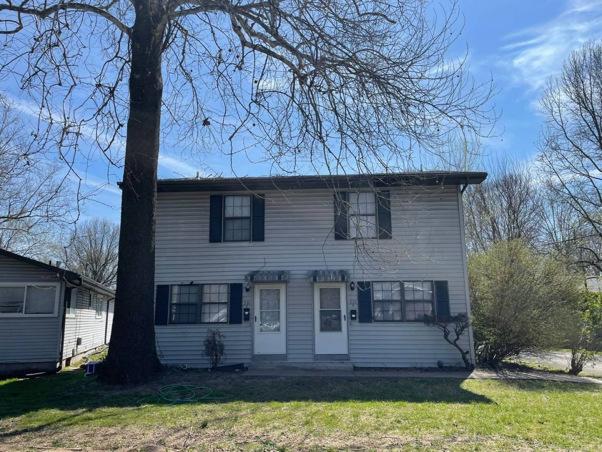 Townhouse for rent at 521 B N Oak Grove Ave, Springfield, MO 65802