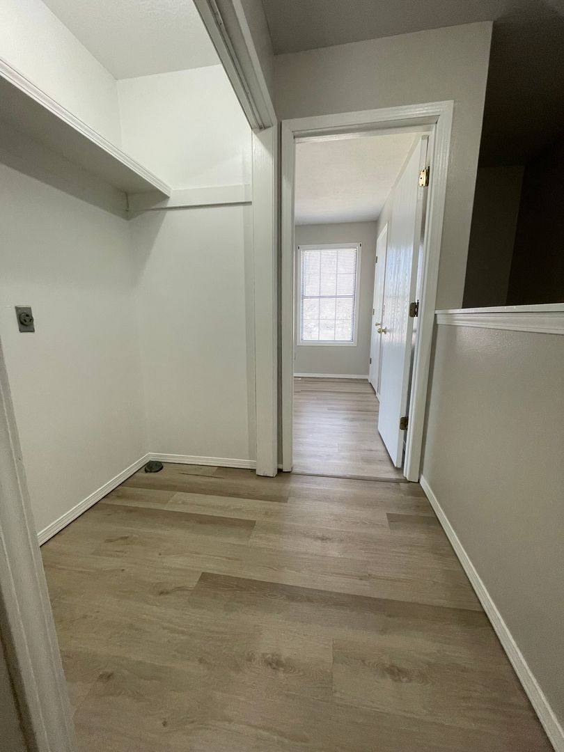 Townhouse for rent at 521 B N Oak Grove Ave, Springfield, MO 65802
