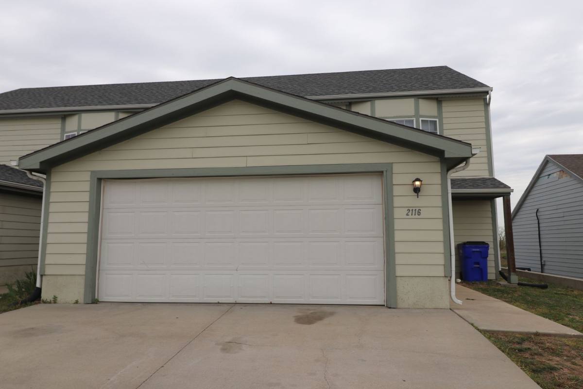 Townhouse for rent at 2116 Thompson Dr, Junction City, KS 66441