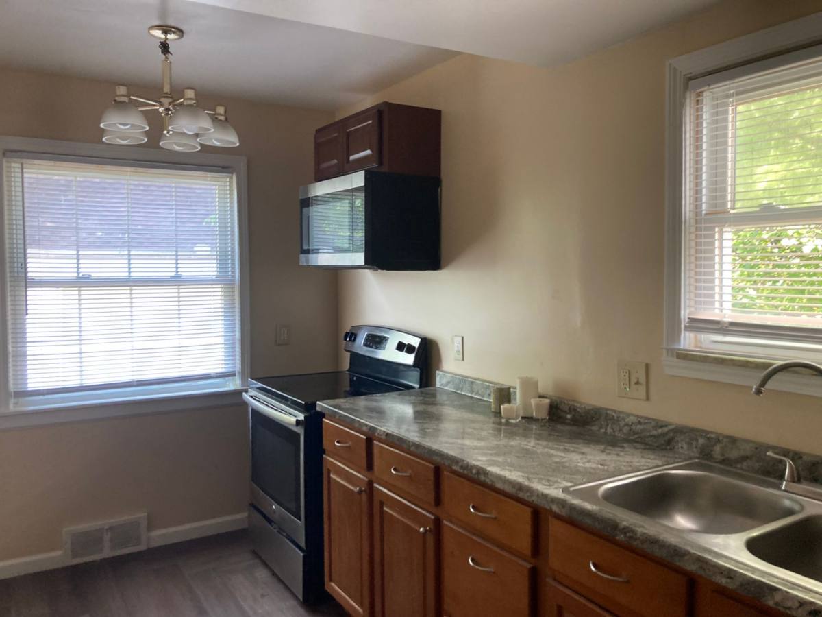 House for rent at 4206 Hinsdale Rd, Cleveland, OH 44121