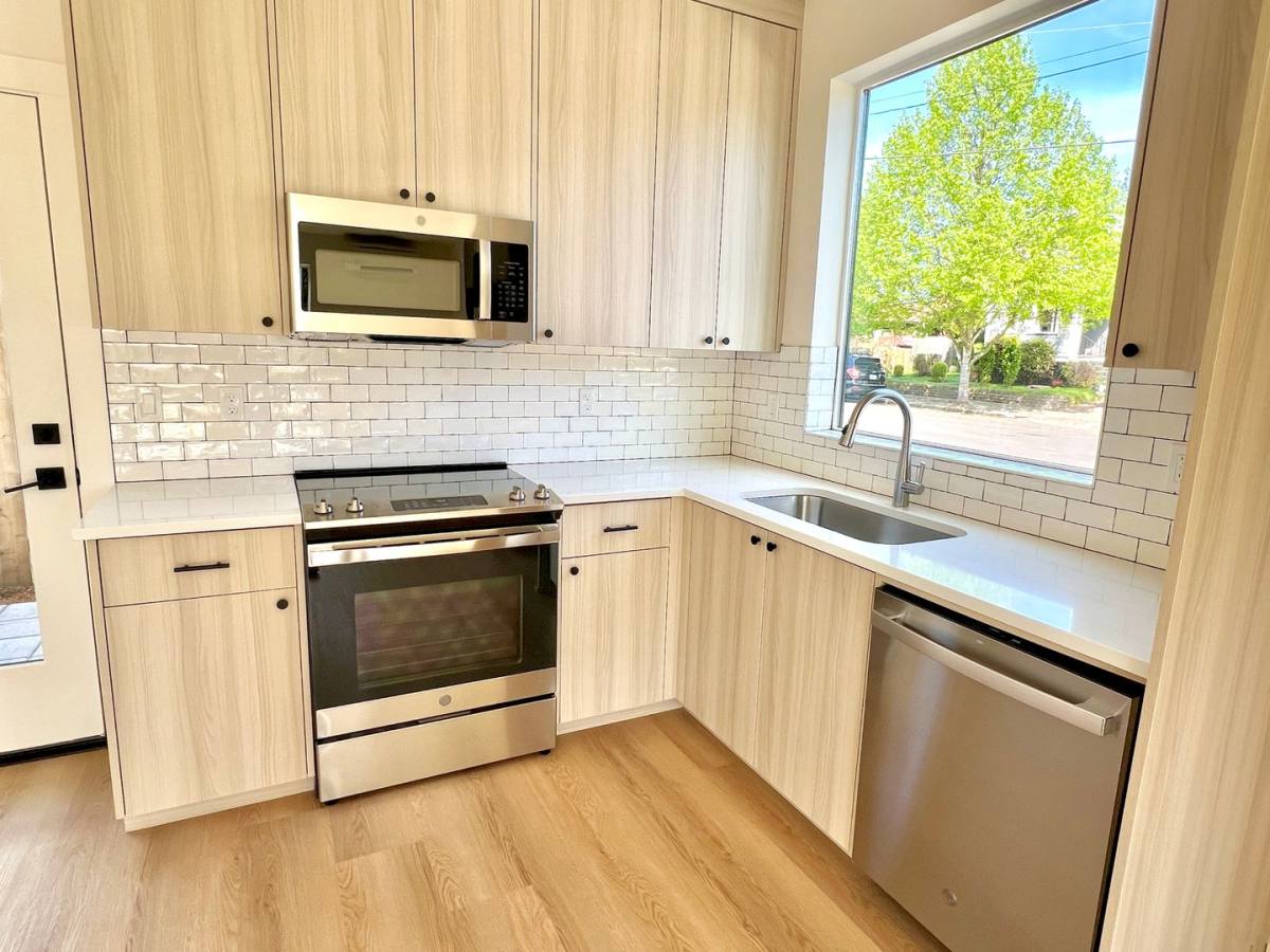 Townhouse for rent at 206 N Blandena St, Portland, OR 97217