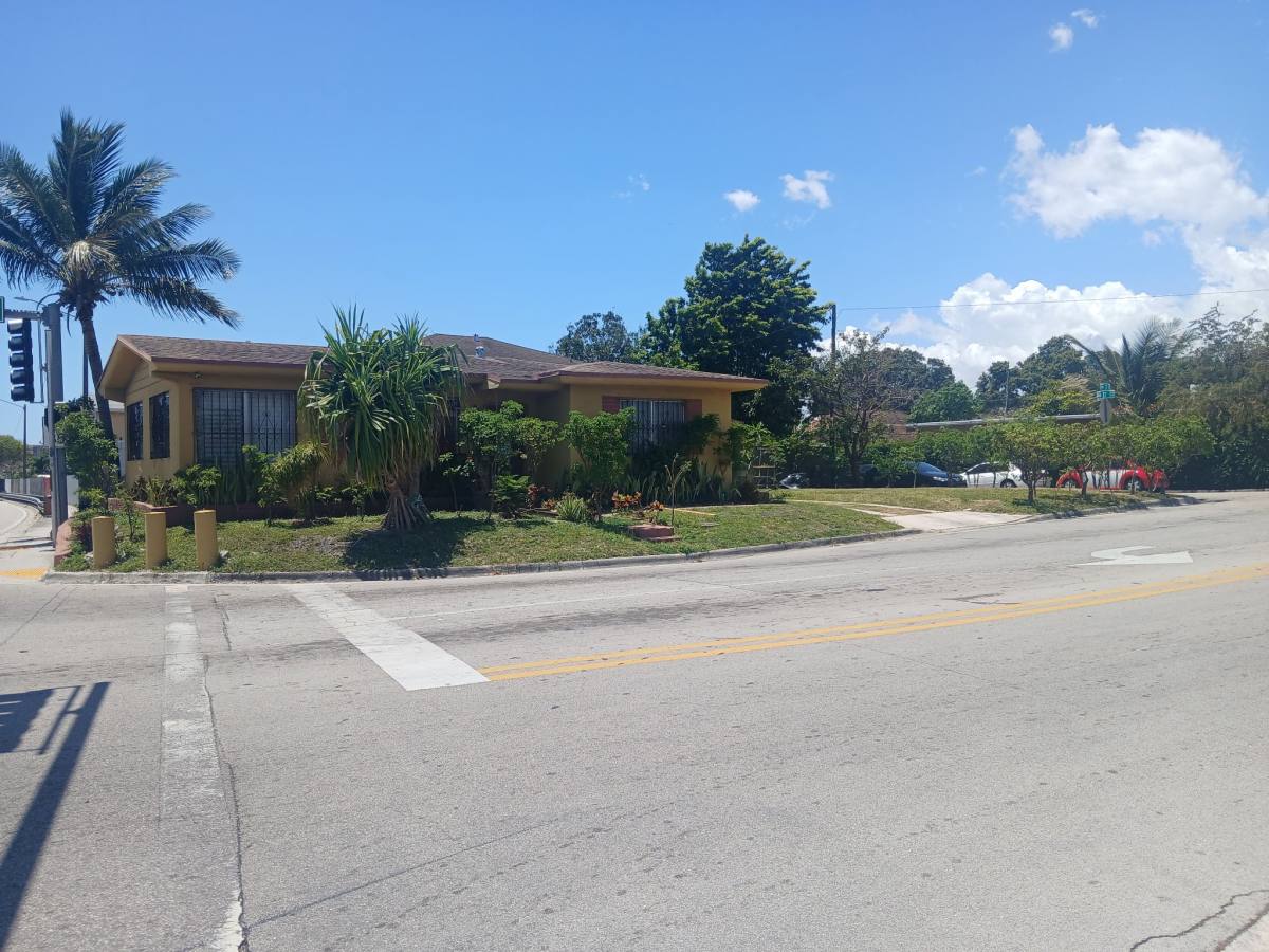 House for rent at 1702 NW 3 St, Miami, FL 33125