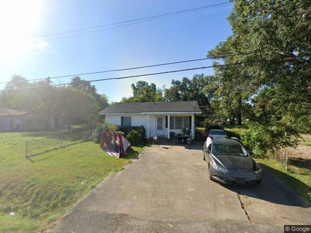 House for rent at 3255 Waverly St, Beaumont, TX 77705