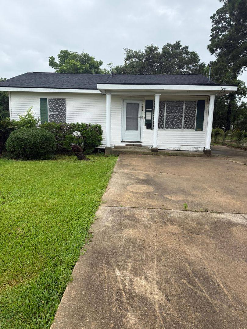 House for rent at 3255 Waverly St, Beaumont, TX 77705