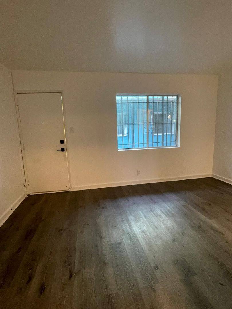 Apartment for rent at 825, 829 & 833 E, Los Angeles, CA 90059