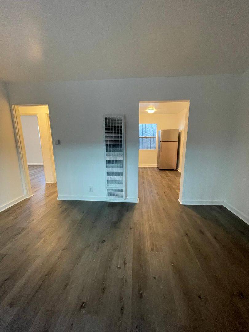 Apartment for rent at 825, 829 & 833 E, Los Angeles, CA 90059